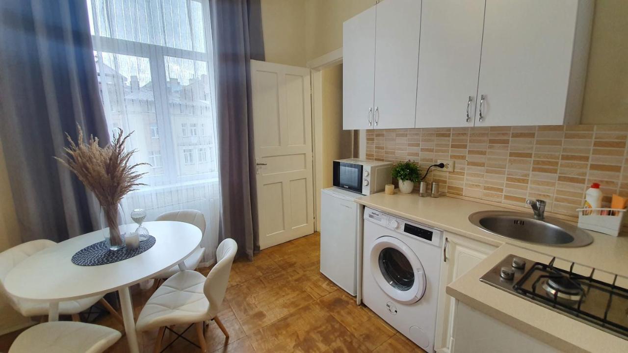 Demar Apart Herzena Lviv Extérieur photo